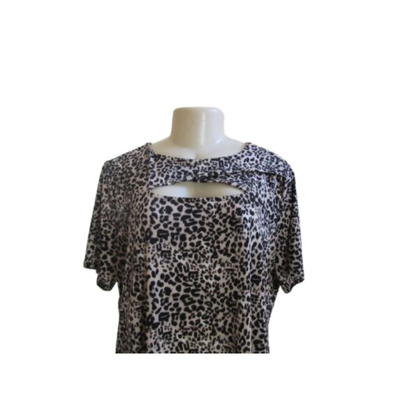 Vince Camuto Leopard Print Short Sleeve Dress With Keyhole Neckline Size 1X - Picture 2 of 5